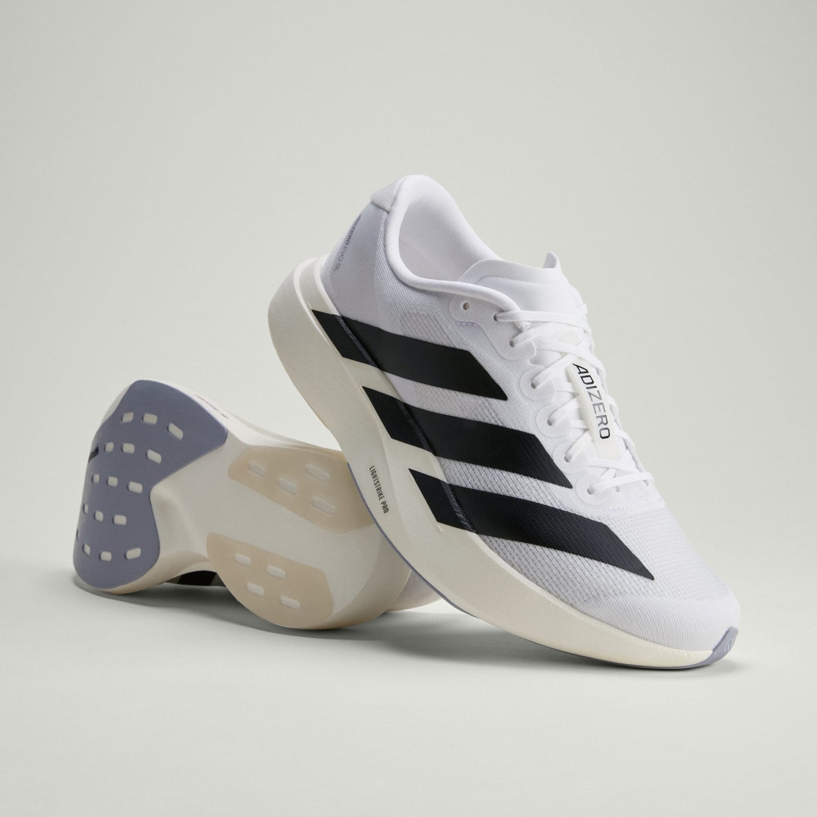 https://assets.adidas.com/images/w_1880,f_auto,q_auto/b40f570a26144541bd73e1ee967ce5b1_9366/JH6206_HM1.jpg